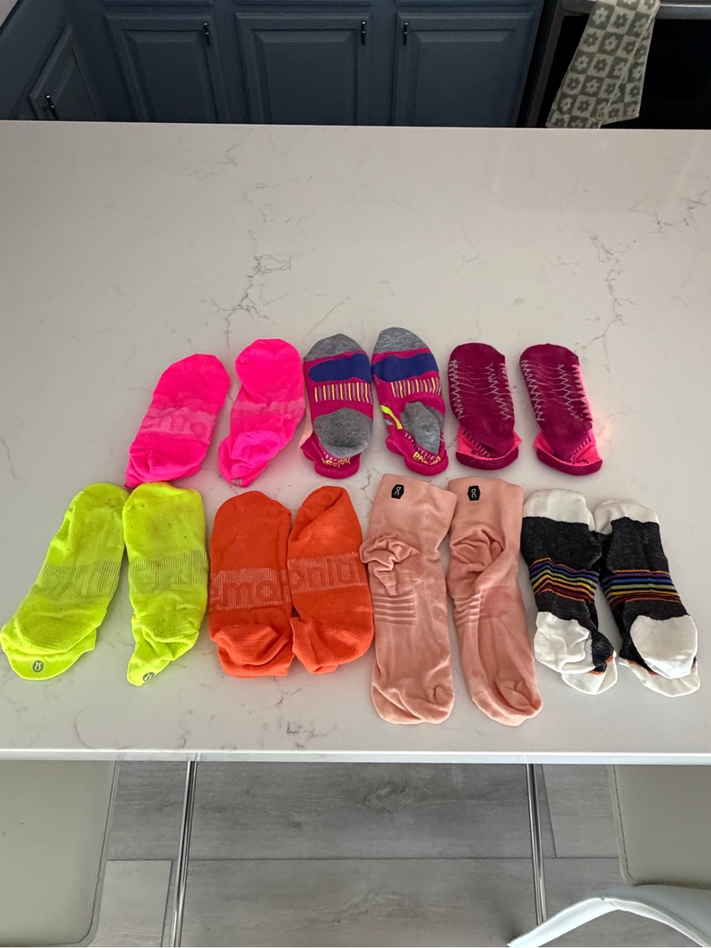 Lot of women’s size 38-40 athletic socks - Picture 5 of 5